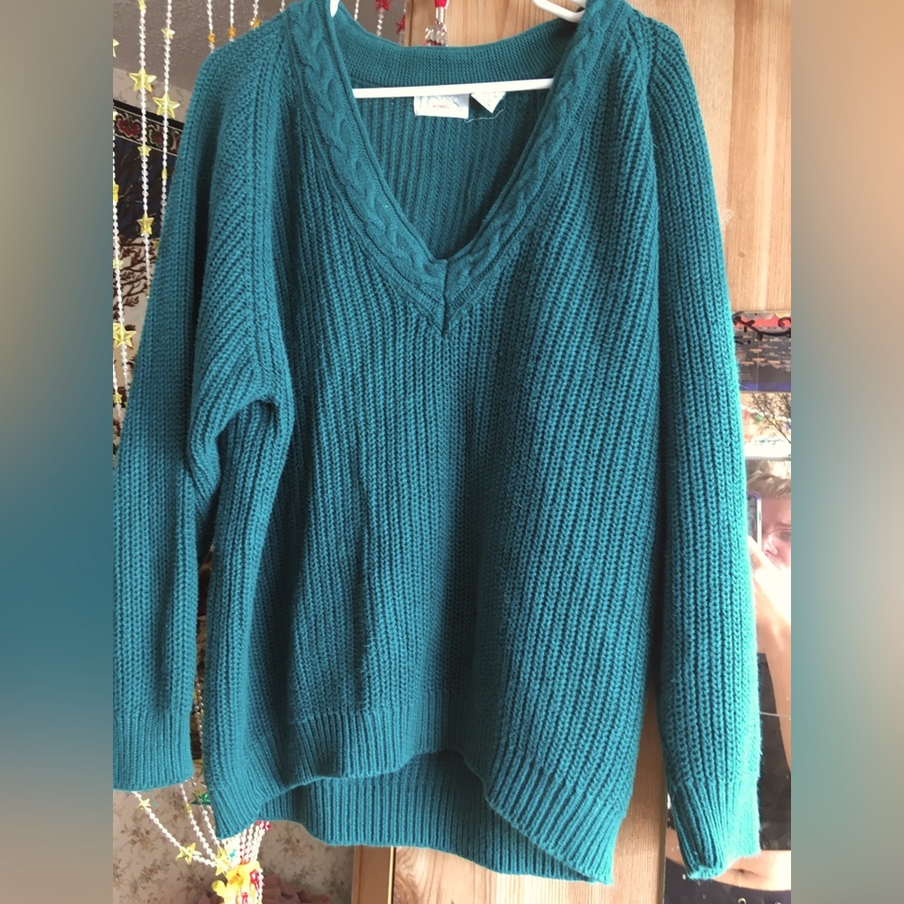Vintage teal knitted sweater.